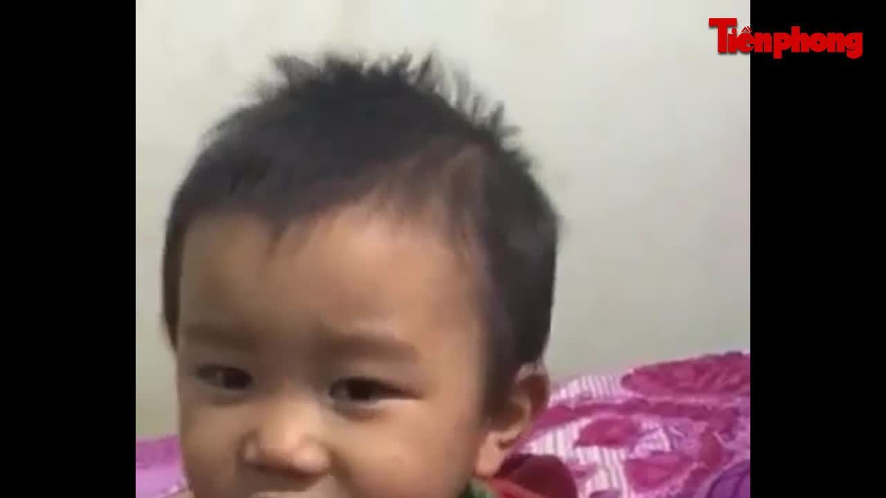 Cháu bé 2 tuổi hát “Mưa chiều miền Trung” đốn tim cộng đồng mạng