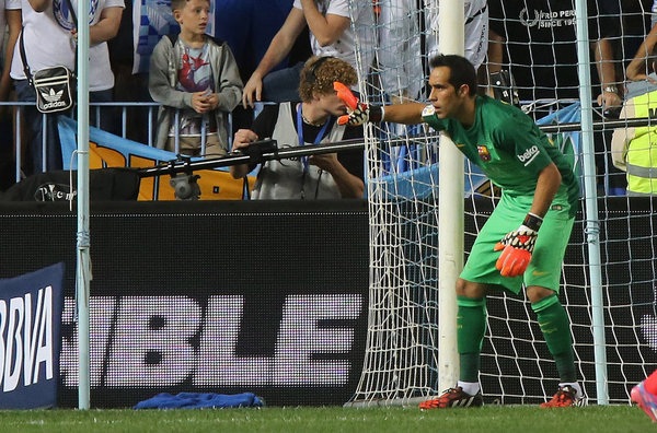 Điểm qua những bản hợp đồng thành công nhất năm 2014 - 2 Claudio Bravo