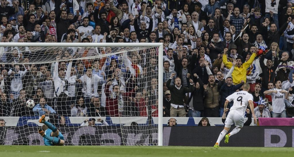 Nhìn lại năm 2014 đầy thăng hoa của Real Madrid - 8 Không chỉ
bàn thắng, màn ăn mừng của Bale trên sân Mestalla cũng đầy ấn tượng.