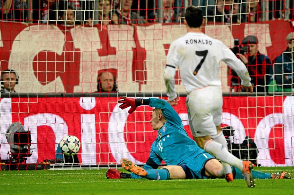 Nhìn lại năm 2014 đầy thăng hoa của Real Madrid - 10 Không chỉ
bàn thắng, màn ăn mừng của Bale trên sân Mestalla cũng đầy ấn tượng.