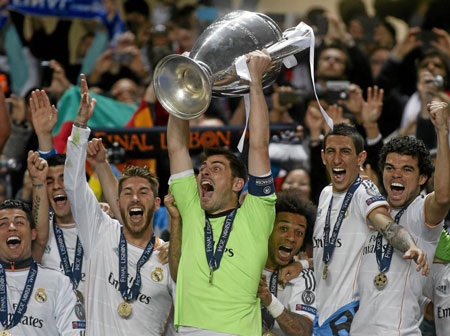 Nhìn lại năm 2014 đầy thăng hoa của Real Madrid - 13 Không chỉ
bàn thắng, màn ăn mừng của Bale trên sân Mestalla cũng đầy ấn tượng.