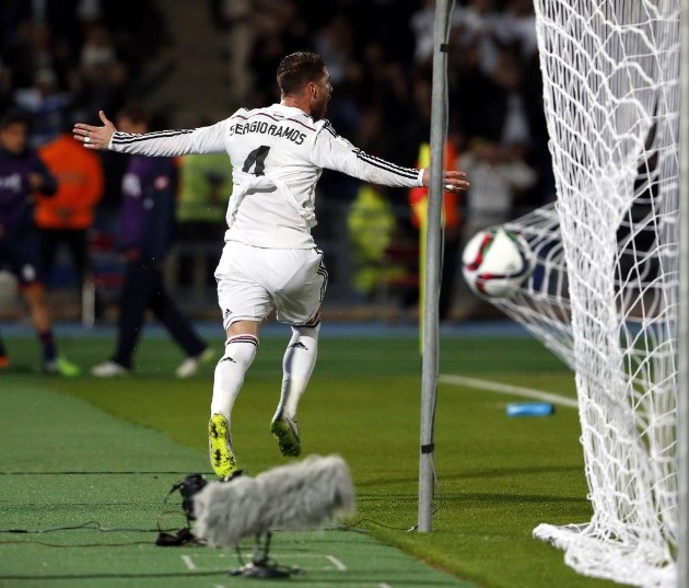 Nhìn lại năm 2014 đầy thăng hoa của Real Madrid - 21 Isco ấn định
tỉ số 4-0 bằng cú sút đẹp mắt từ ngoài vòng cấm.