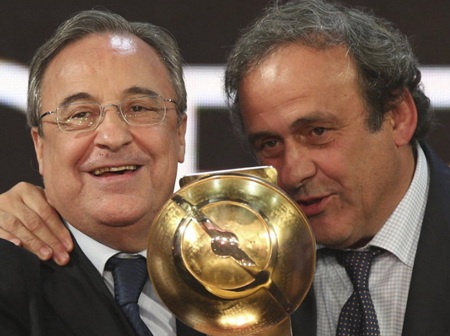 Florentino Perez và C.Ronaldo “làm hòa” với Michel Platini - 1 Florentino
Perez và Platini trông khá thân mật trong lễ trao giải Globe Soccer