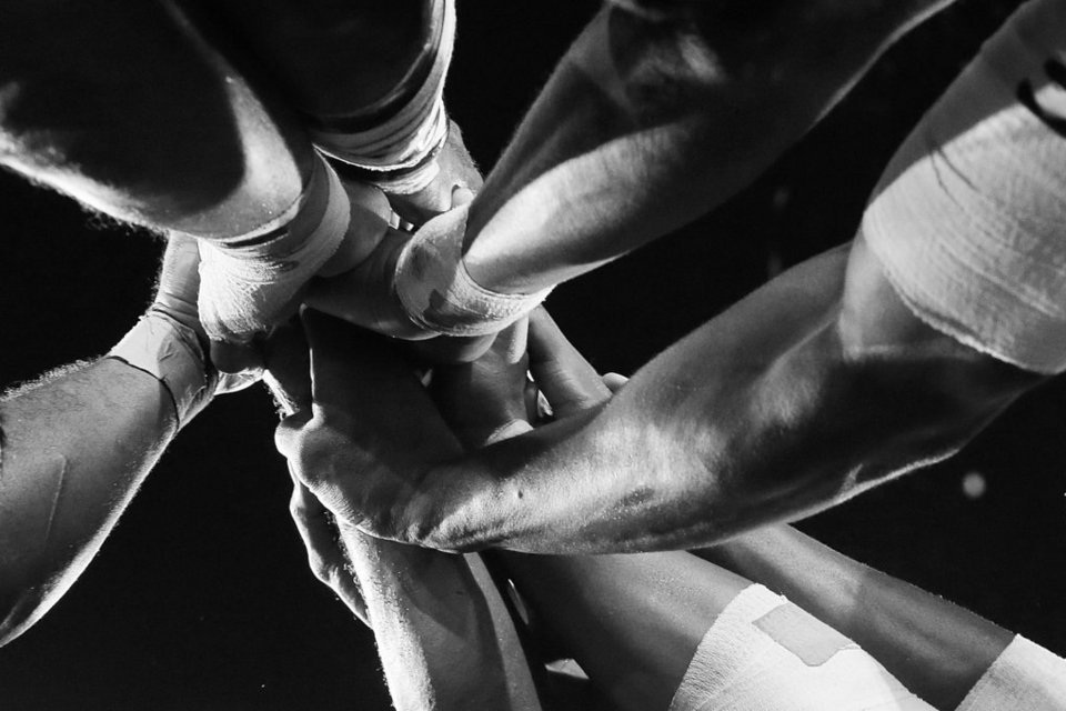 Nhìn lại những khoảnh khắc ấn tượng của thể thao thế giới 2014 - 14 HLV đội tuyển
bơi lội Pháp, Anna Tarrés theo dõi học trò tập luyện.