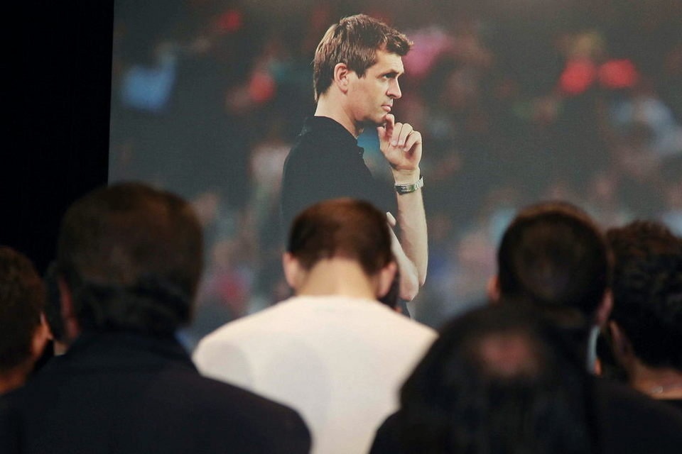 Nhìn lại những khoảnh khắc ấn tượng của thể thao thế giới 2014 - 30 Người hâm mộ
tưởng niệm HLV Tito Vilanova