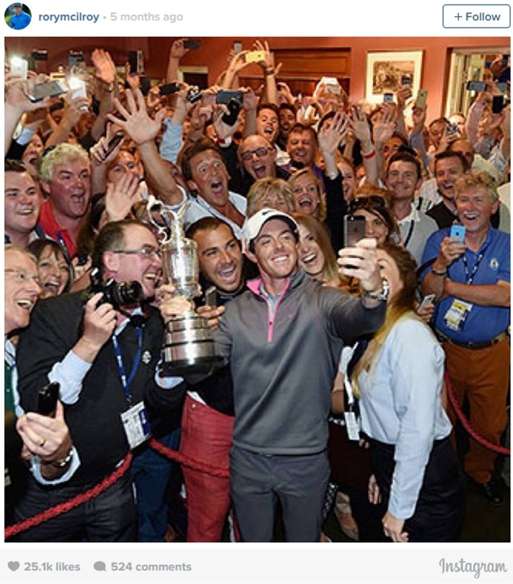 Những bức ảnh “tự sướng” nổi bật nhất làng thể thao năm 2014 - 8 HLV của
Arsenal khá khó gần và chắc chắn bức ảnh tự sướng này được thực hiện bởi một
nhà báo.