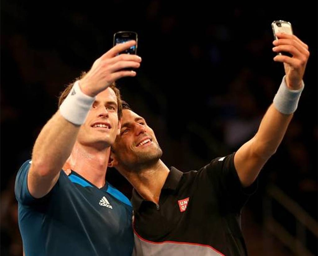 Những bức ảnh “tự sướng” nổi bật nhất làng thể thao năm 2014 - 16 Các cầu thủ
Man City ăn mừng chức vô địch Premier League.