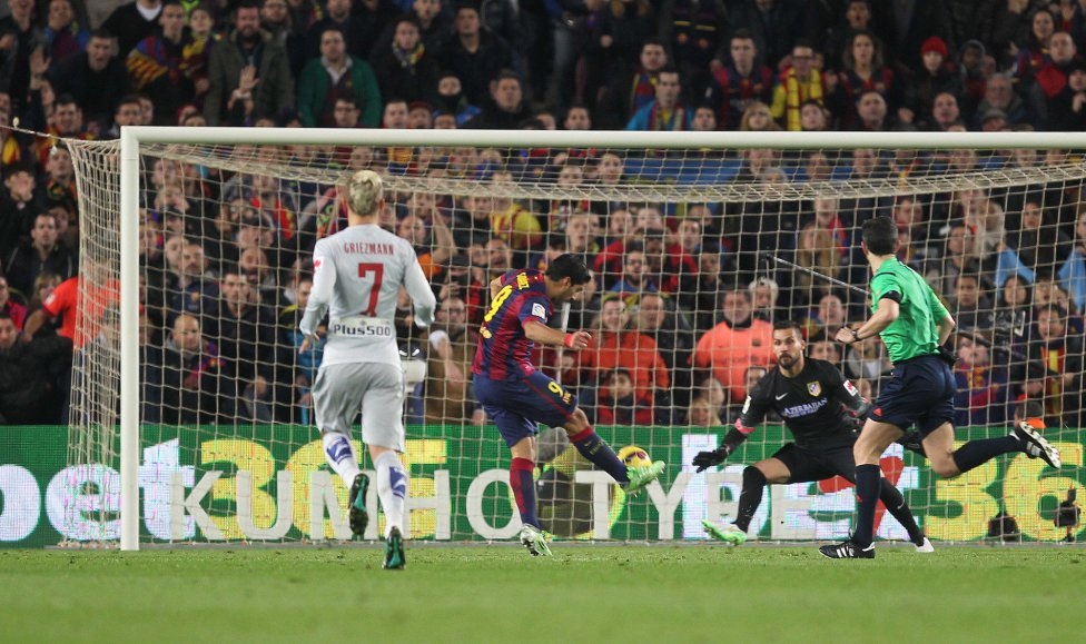 Luis Suarez
nhân đôi cách biệt cho đội chủ nhà.