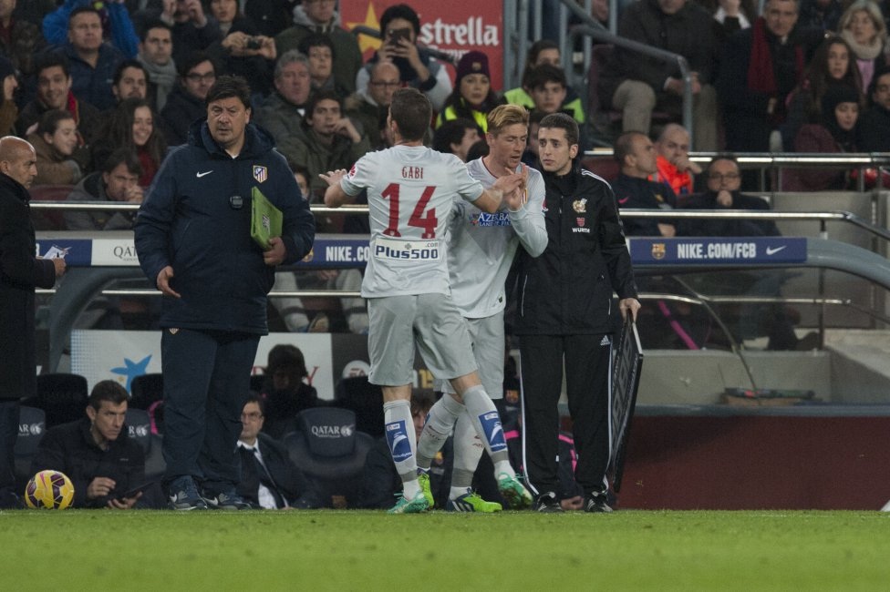 Diego
Simeone quyết định tăng cường cho mặt trận tấn công với việc tung Torres vào
sân.