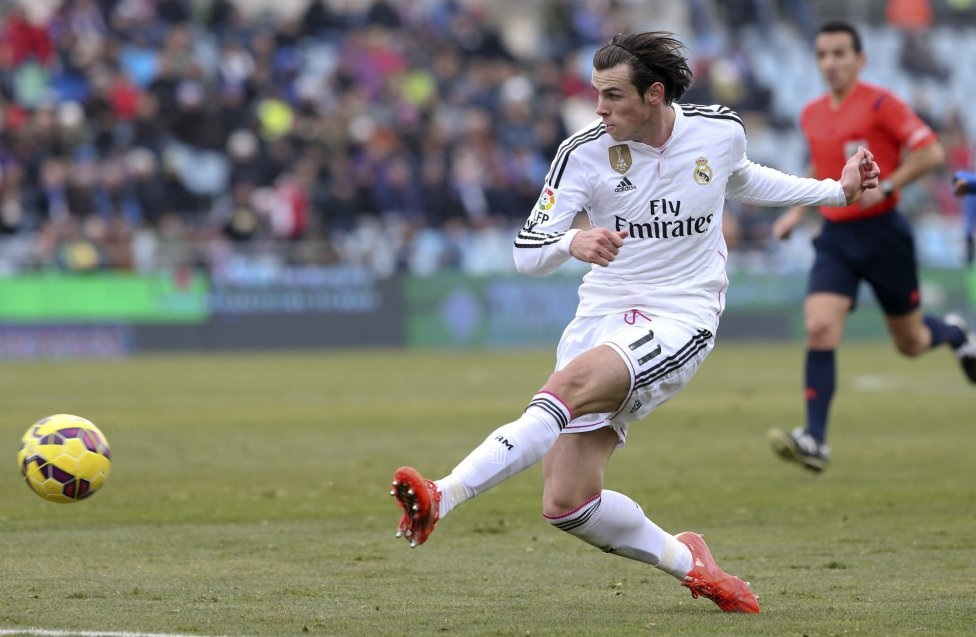 Những khoảnh khắc song tấu Bale-Ronaldo bùng nổ tại Coliseum - 6 Ngòi nổ
Gareth Bale bị các cầu thủ chủ nhà phong tỏa rất chặt.