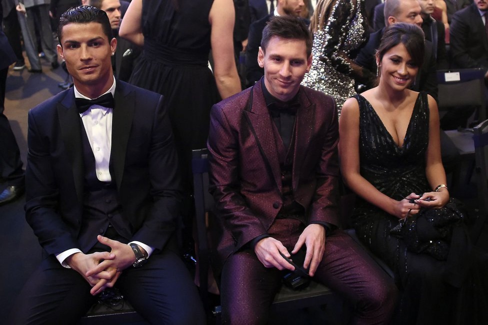 C.Ronaldo lần thứ 3 đoạt danh hiệu Quả bóng vàng FIFA - 2 C.Ronaldo
đang tiến đến rất gần kỷ lục số lần giành QBV của Messi