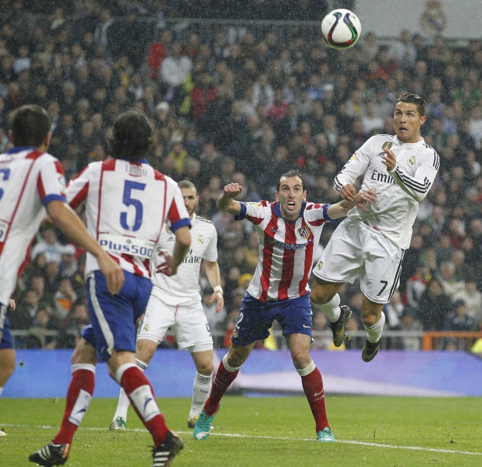 Nhìn lại 90 phút thánh địa Bernabeu câm lặng vì Torres - 18 Trận đấu
khép lại với tỉ số hòa 2-2, sau pha bay người đánh đầu đẹp mắt của C.Ronaldo.