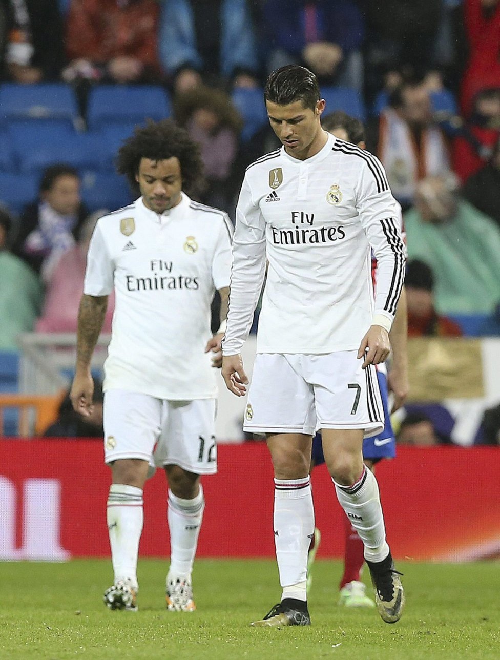 Nhìn lại 90 phút thánh địa Bernabeu câm lặng vì Torres - 20 Nỗi buồn của
người thất bại