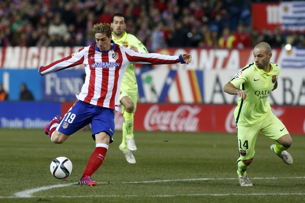 Nhìn lại màn rượt đuổi tỉ số ngoạn mục giữa Atletico và Barca - 3 Ngay phút đầu
tiên của trận đấu, Torres đã lập lại thế cân bằng cho trận tứ kết
Atletico-Barca.