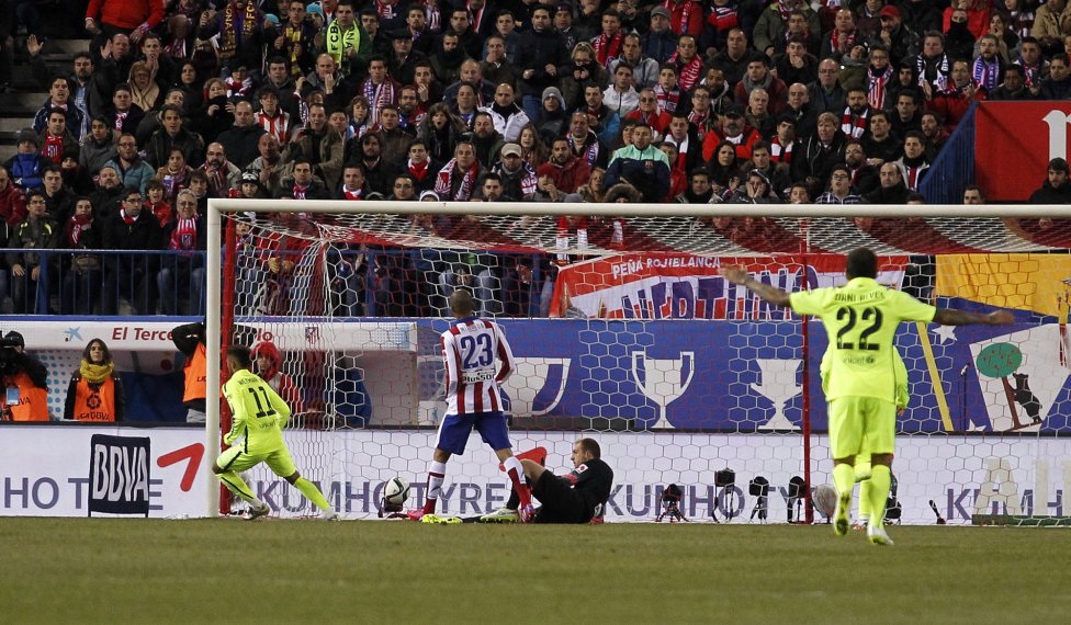 Nhìn lại màn rượt đuổi tỉ số ngoạn mục giữa Atletico và Barca - 17 ...Neymar ập
vào dễ dàng vượt qua thủ thành đối phương rồi đưa bóng vào lưới trống.