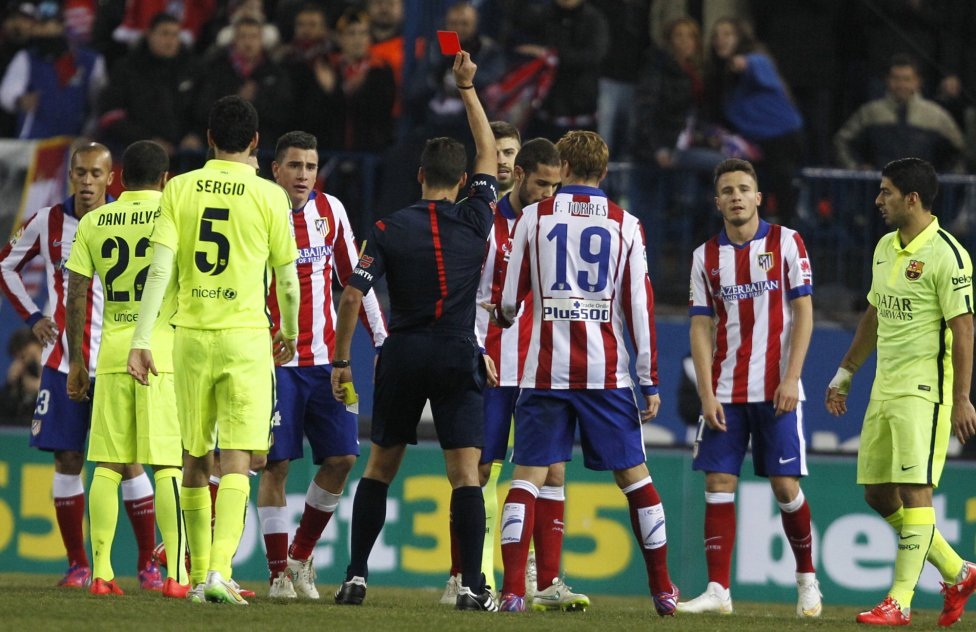 Nhìn lại màn rượt đuổi tỉ số ngoạn mục giữa Atletico và Barca - 18 Những phút
cuối trận diễn ra đầy bạo lực.