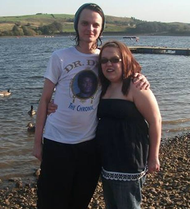 Hannah tình tứ bên bạn trai ngày anh ấy còn là
Danny