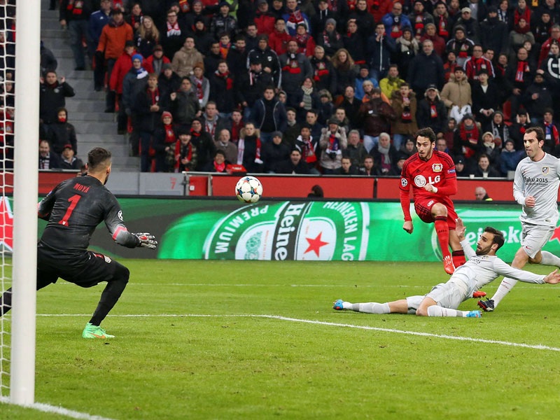 Leverkusen 1-0 Atletico: Đêm ác mộng với thầy trò Simeone - 2 Calhanoglu đem về bàn thắng duy nhất của trận đấu