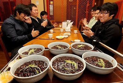 Độc đáo các phong tục kỷ niệm lễ tình nhân - 3 5.