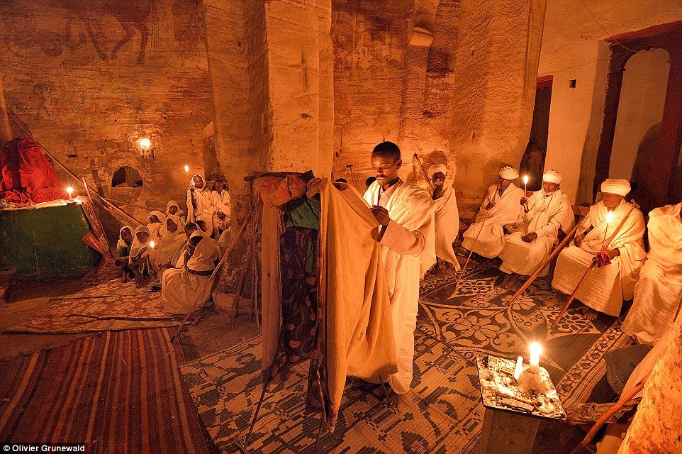 Kỳ vĩ nhà thờ Chúa tạc từ núi đá - 2 Bên
trong nhà thờ Mariam Korkor church