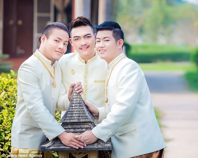 Đám cưới đồng tính tay ba đầu tiên trên thế giới - 2 May