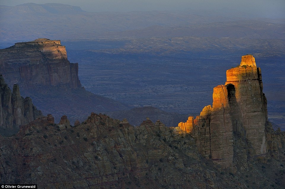 Kỳ vĩ nhà thờ Chúa tạc từ núi đá - 3 Bên
trong nhà thờ Mariam Korkor church