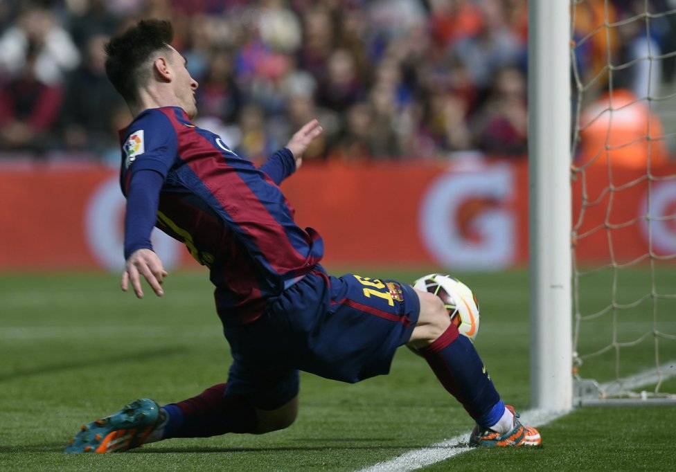 Nhìn lại 90 phút thăng hoa của bộ đôi Messi-Suarez - 15 Barca áp đảo hoàn toàn trong hiệp 2.