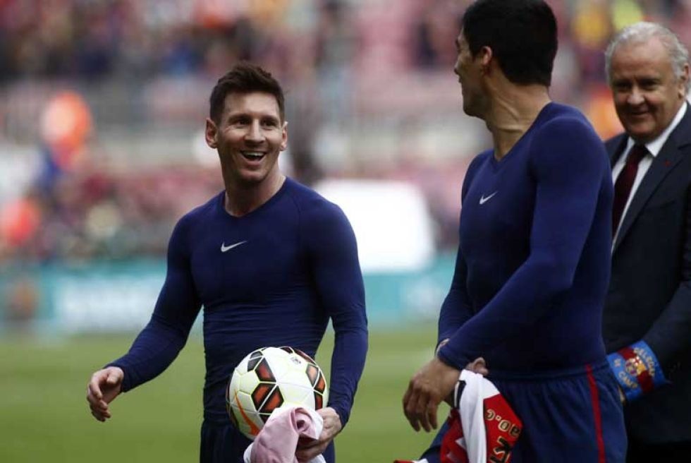 Nhìn lại 90 phút thăng hoa của bộ đôi Messi-Suarez - 24 Nụ cười của Messi và Suarez. Ngôi đầu La
Liga đã thuộc về Barca