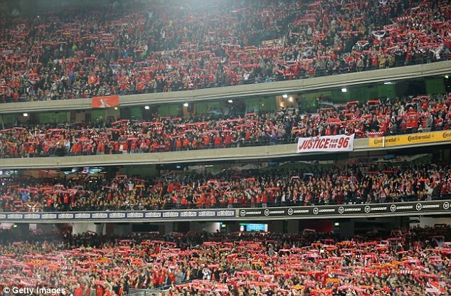 Real, Barca, Liverpool và MU đều sở hữu lượng CĐV khổng lồ và nhiệt thành.