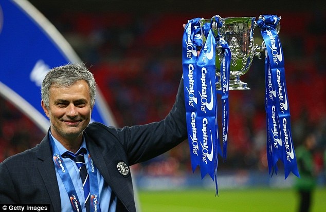 Mourinho kém xa Guardiola về khoản "săn danh hiệu" - 1 Mourinho và danh hiệu thứ 21 trong sự nghiệp