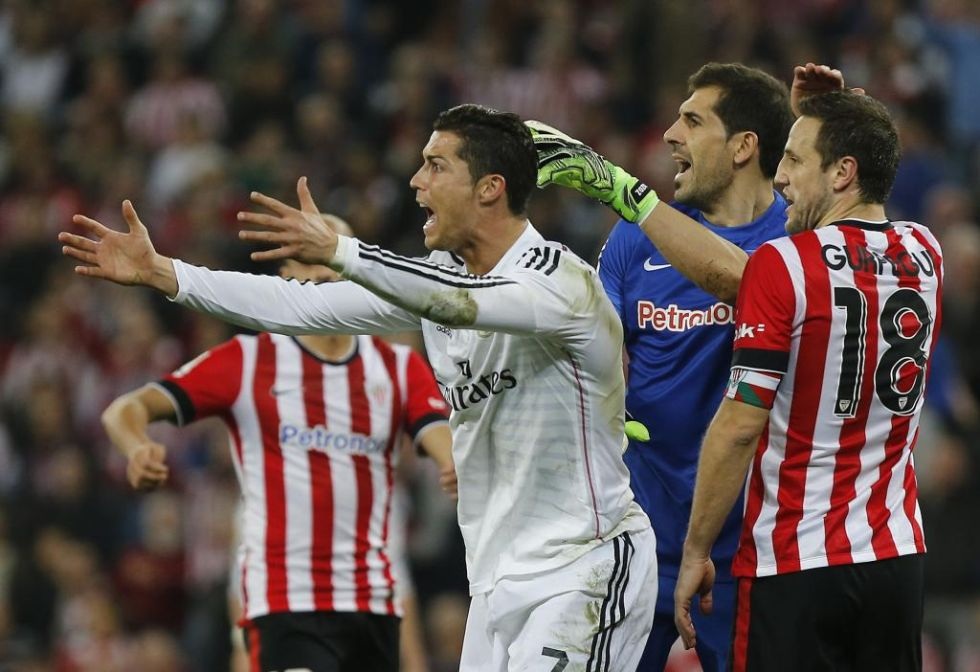 Nhìn lại thất bại thảm hại của Real Madrid trên “tử địa” San Mames - 20 Siêu sao người Bồ Đào Nha đòi hỏi một quả
phạt đền.
