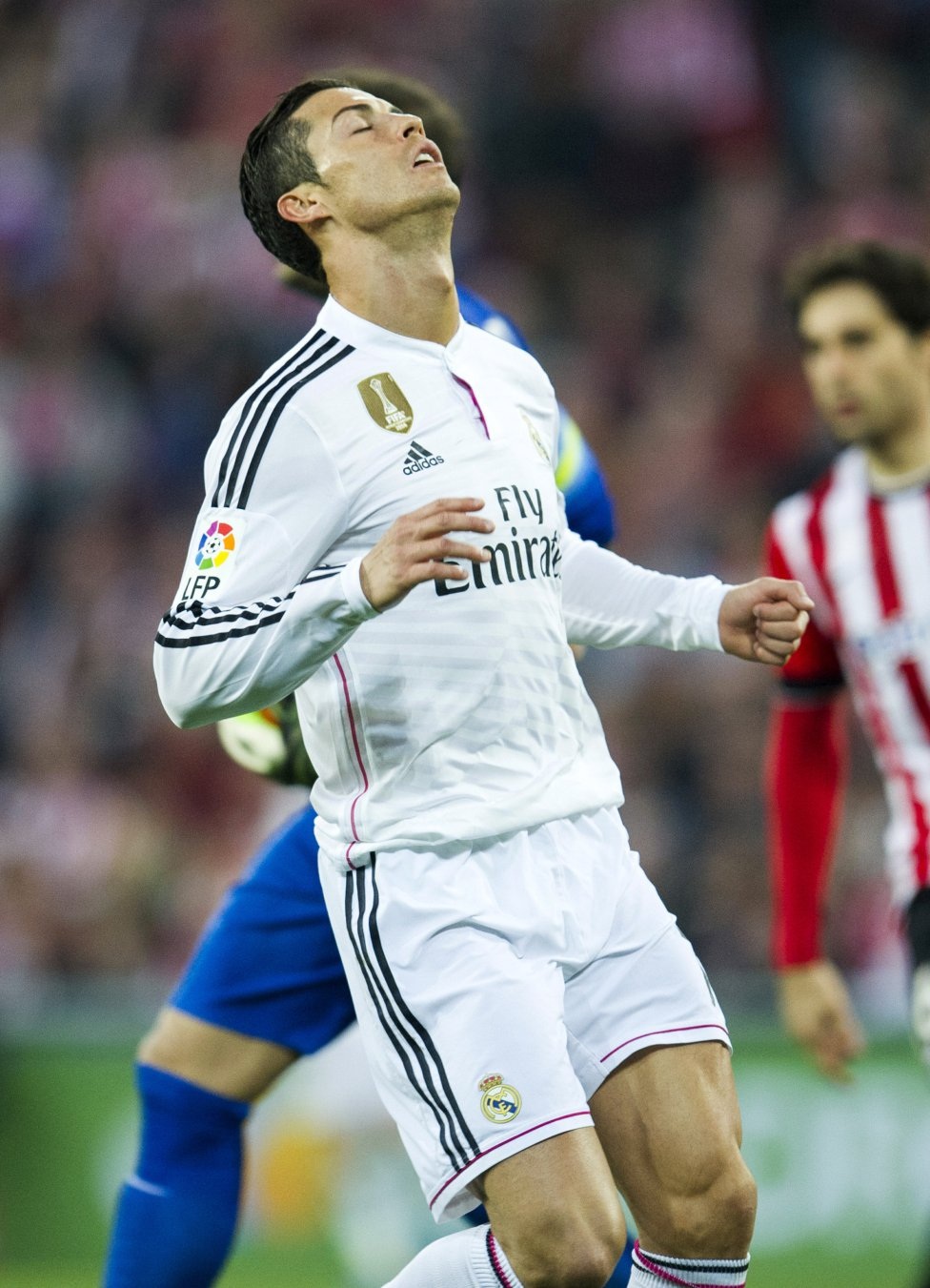 Nhìn lại thất bại thảm hại của Real Madrid trên “tử địa” San Mames - 23 Tiếp tục sẩy chân, Real đứng trước nguy cơ
bị kình địch Barca soán ngôi đầu