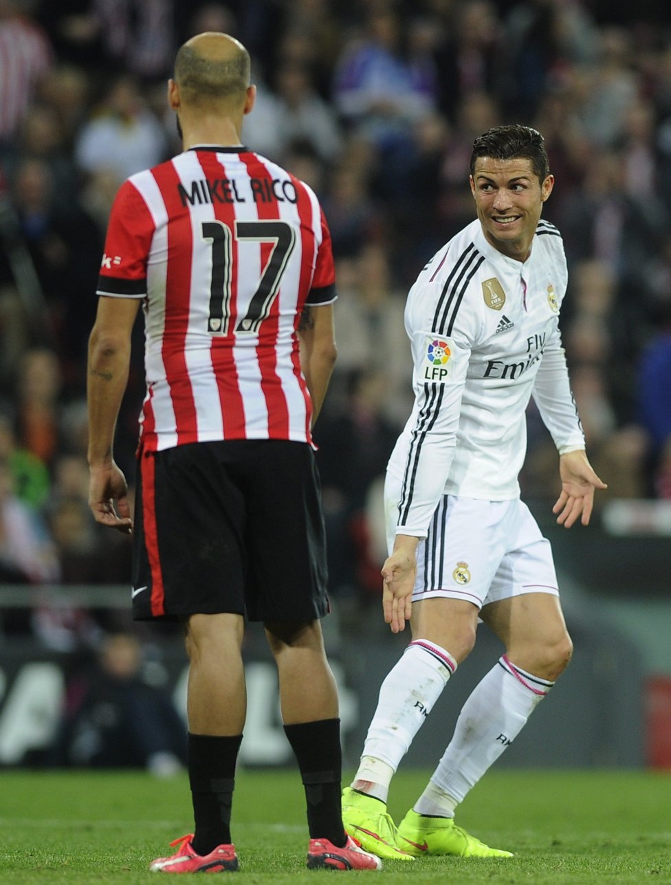 C.Ronaldo và Real Madrid mất oan quả phạt đền? - 2 C.Ronaldo đưa ra bằng chứng mình bị phạm lỗi
