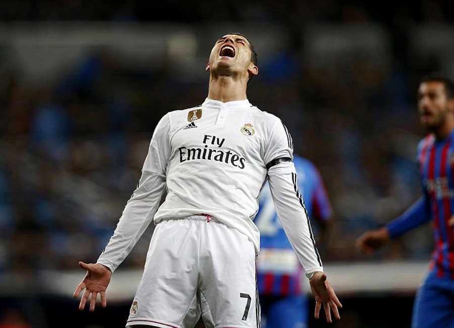 C.Ronaldo đến Nou Camp: Khi hành trang là sự vô duyên và cáu kỉnh - 2 Hành trang CR7 đem theo đến Nou Camp là sự
vô duyên và cáu kỉnh
