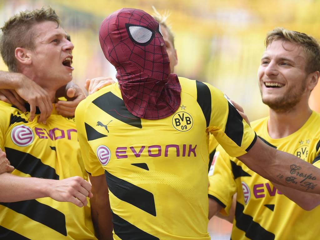 Màn ăn mừng độc đáo của Rooney trong trận thắng Tottenham