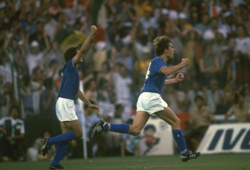 Màn ăn mừng độc đáo của Rooney trong trận thắng Tottenham