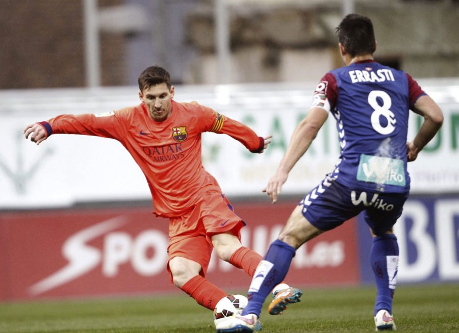 Messi đi bóng ảo diệu qua hàng loạt cầu thủ đối phương - 1 Ngoài hai bàn thắng, Messi còn để lại dấu ấn trên sân Ipurua bằng một pha đi bóng hết sức ảo diệu