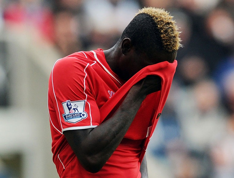 Balotelli và Chelsea bị “sỉ vả” nhiều nhất tại Premier League - 1 Balotelli nhận được nhiều tin nhắn mang nội
dung miệt thị nhất tại Premier League