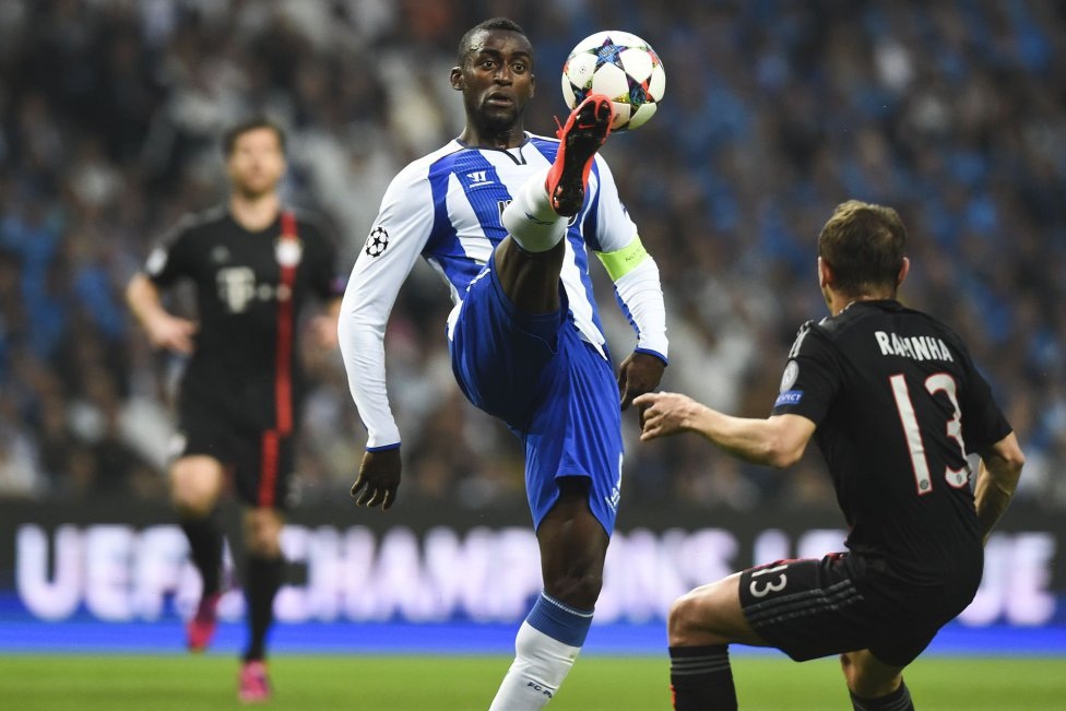 Đội chủ nhà lấn lướt hoàn toàn “hùm xám” về
số cơ hội ăn bàn.