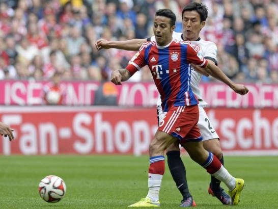 “Song sát” Lewandowski-Muller bùng nổ, Bayern Munich hạ ngọt Frankfurt - 2 Sử dụng đội hình chắp vá, Bayern vẫn tỏ ra vượt
trội đối thủ