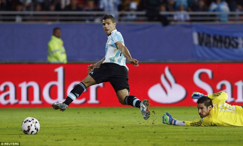 Messi lập công, Argentina vẫn bị cầm chân ngày ra quân - 1 Aguero mở tỉ số cho Argentina