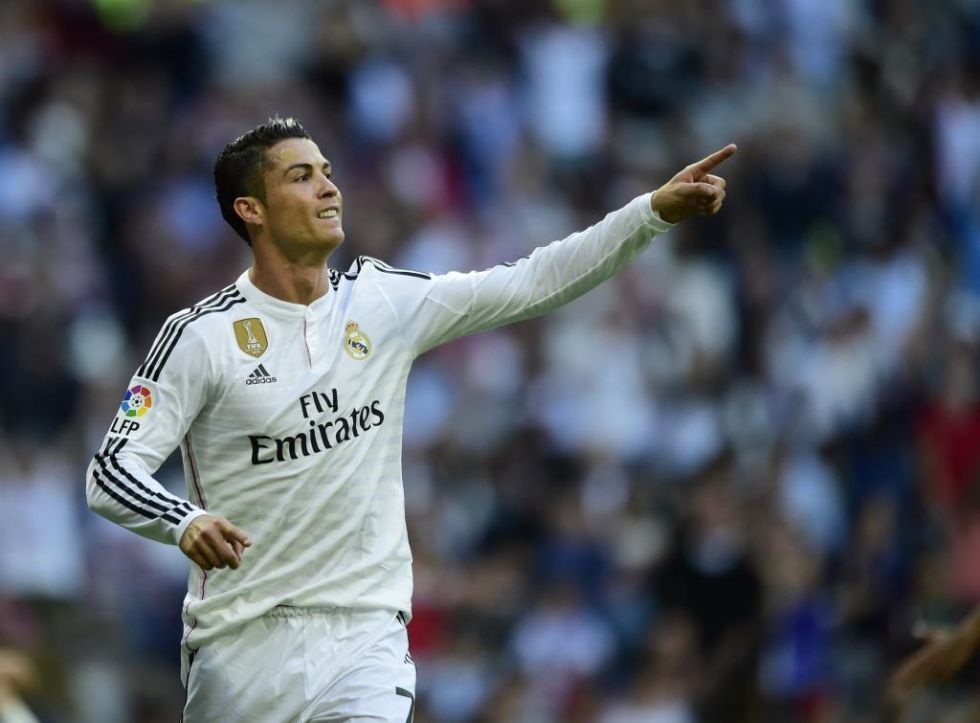 20 cầu thủ "đắt nhất thế giới": Messi dẫn đầu, C.Ronaldo chỉ đứng thứ 3 - 18 5. Sergio Agüero: Cây săn bàn hàng đầu thế
giới hiện nay. Định giá: 78,2-86 triệu euro