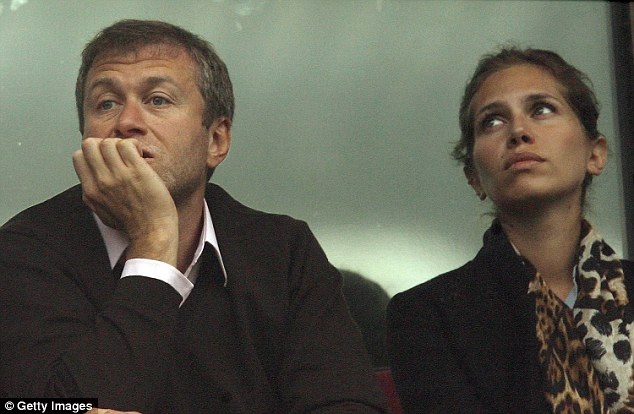 10 nhân vật quyền lực nhất trong lịch sử Premier League (Phần 1) - 3 Abramovich đã tạo ra trào lưu làm bóng đá mới