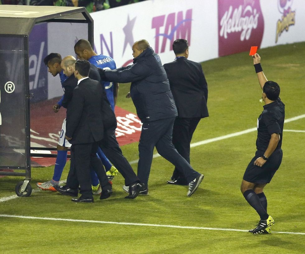 Khoảnh khắc cuối cùng của Neymar tại Copa America 2015
