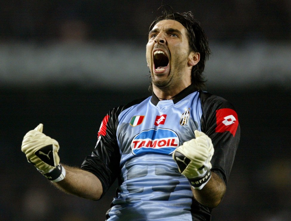 Lịch sử những cuộc đụng độ giữa Barca và Juventus - 18 Niềm vui khôn xiết của Buffon sau khi Zalayeta
ghi bàn nâng tỉ số lên 2-1 ở phút 114.