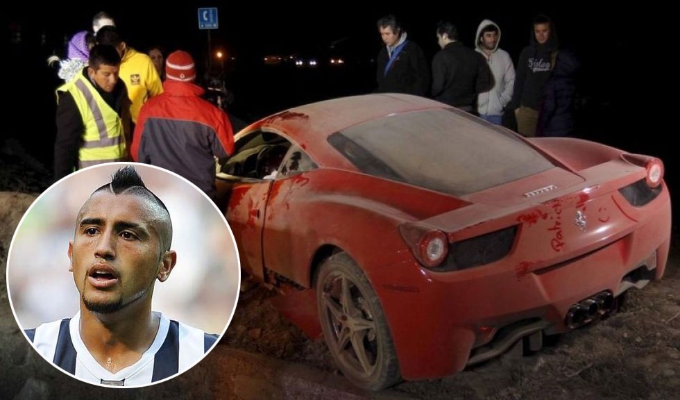 Vidal, C.Ronaldo và những ngôi sao bóng đá biến siêu xe thành sắt vụn - 1 Vidal, C.Ronaldo và những ngôi sao bóng đá biến siêu xe thành sắt vụn
