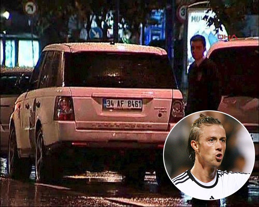 Vidal, C.Ronaldo và những ngôi sao bóng đá biến siêu xe thành sắt vụn - 4 Guti: Cựu cầu thủ Real Madrid từng gây tai nạn trên đường phố
Istanbul khi va chạm với xe bus.