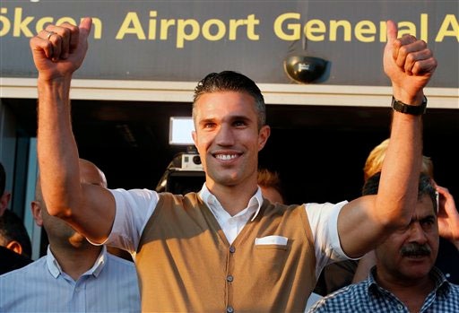 Nhật ký chuyển nhượng ngày 13/7 - 2 Van Persie đến kiểm tra y tế tại Fenerbahce