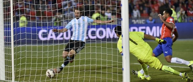 Gonzalo Higuain: Hiện thân cho thất bại của Argentina - 1 Higuain phung phí cơ hội định đoạt số phận trận đấu