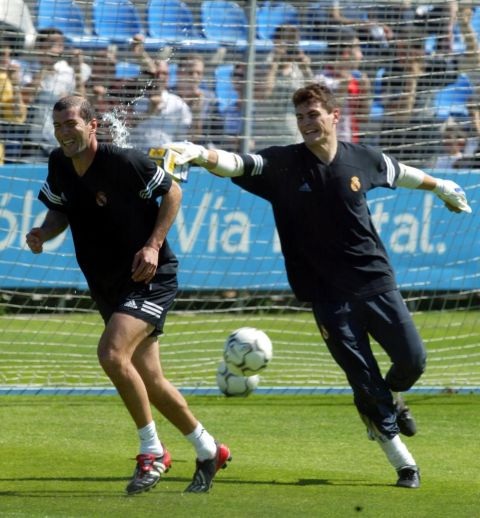 Casillas khởi đầu sự nghiệp đúng vào thời điểm Real Madrid
thống trị bóng đá châu Âu.